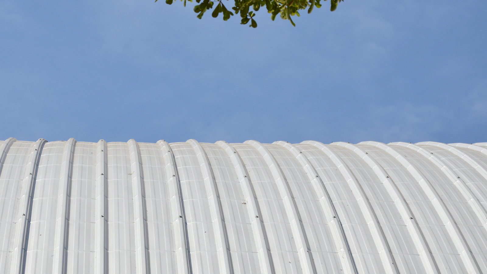 Cobertura Termoacústica: Conforto e Proteção para Sua Casa ou Galpão